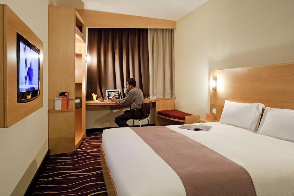 Ibis Muscat Hotel Room photo